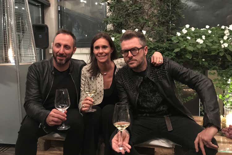 Camilla Lunelli con Andrea&Michele (Boutiques come filari tra cru e griffe Brilla la vendemmia Montenapoleone &lsquo;17)