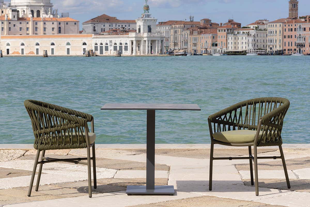 Sedute Contral Method Dehors in funzione tutto l’anno: le mille soluzioni per il comfort outdoor Sedute Contral Method Dehors in funzione tutto l’anno: le mille soluzioni per il comfort outdoor