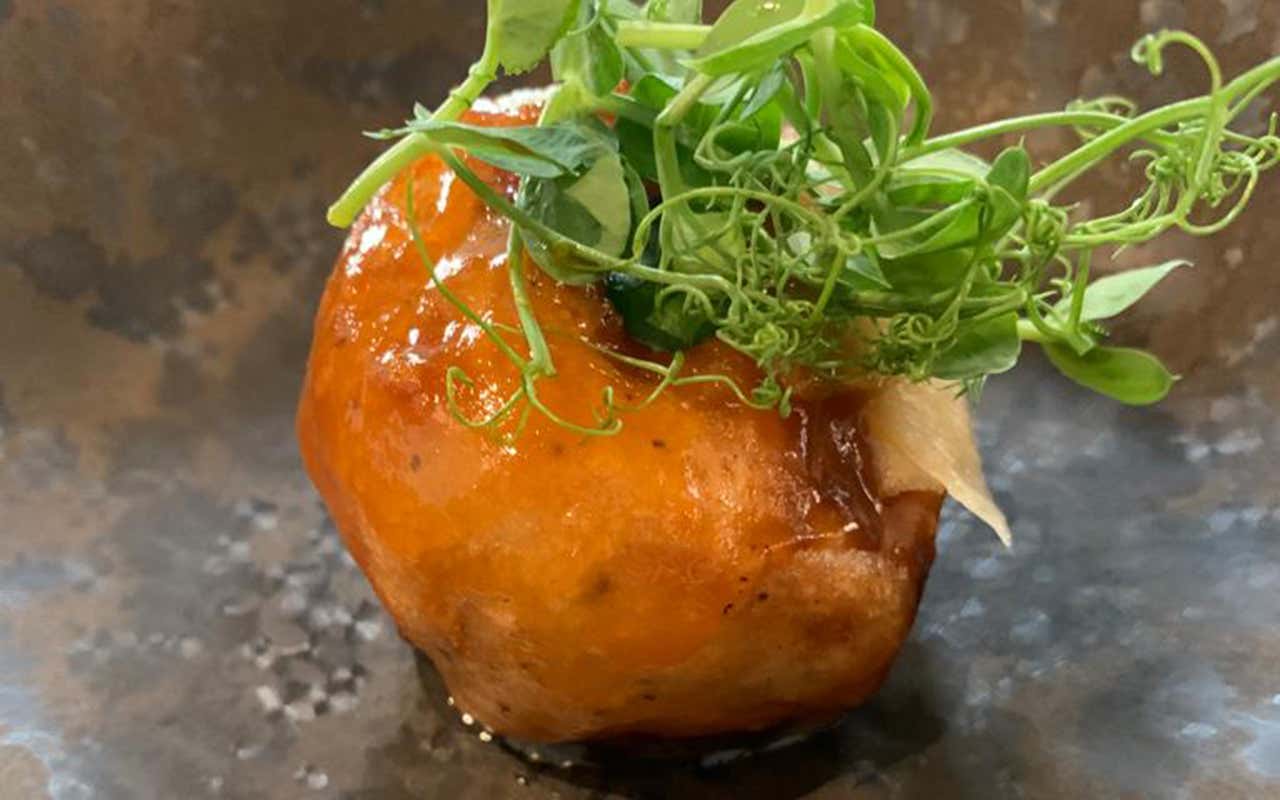 Branzino in tempura Pipero, lo stellato che non ti aspetti: ribelle alle regole con cucina sorprendente