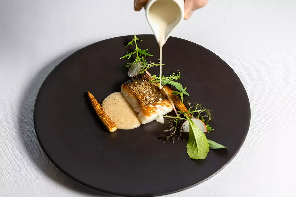 Branzino arrostito Marcello Corrado alle redini del Mindful Restaurant di Villa Eden di Merano