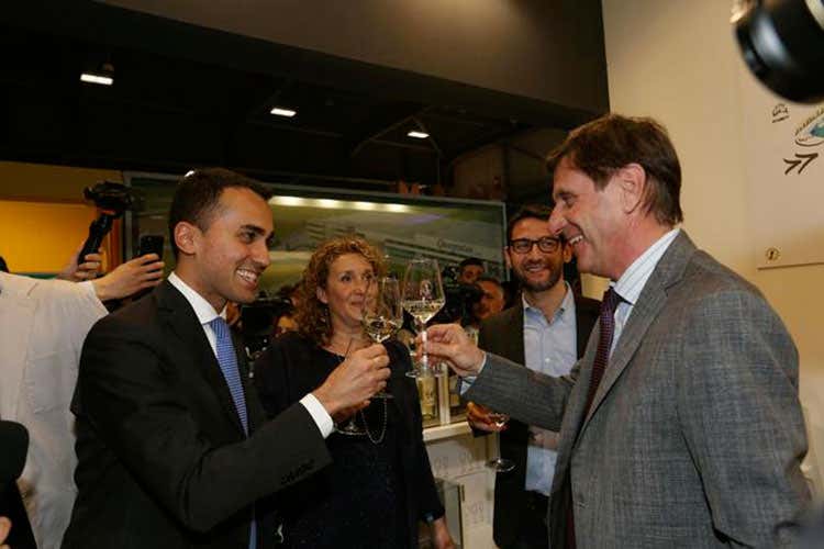 Luigi Di Maio (Brindisi separati per i politici A Verona il vino non agevola i contatti)