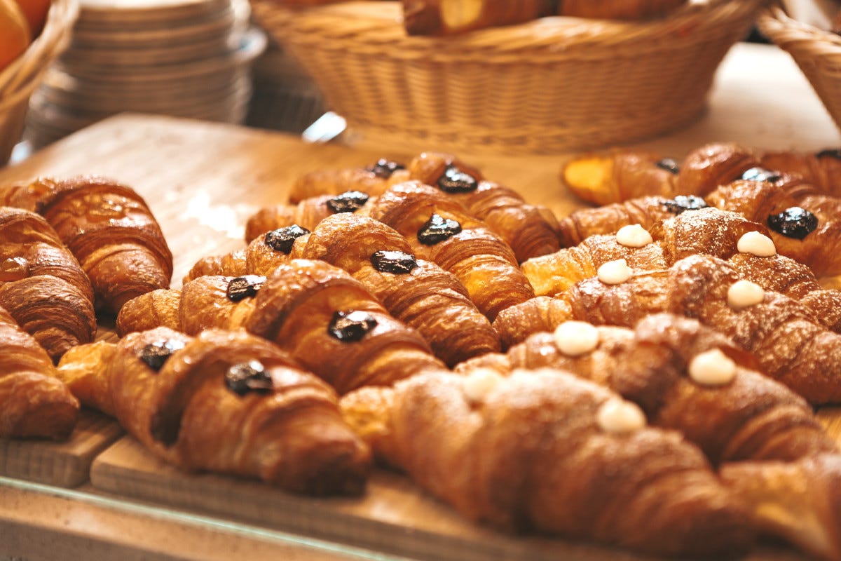 La maggior parte degli hotel e dei bar propone croissant surgelati Prima Colazione Croissant a ognuno il suo gusto