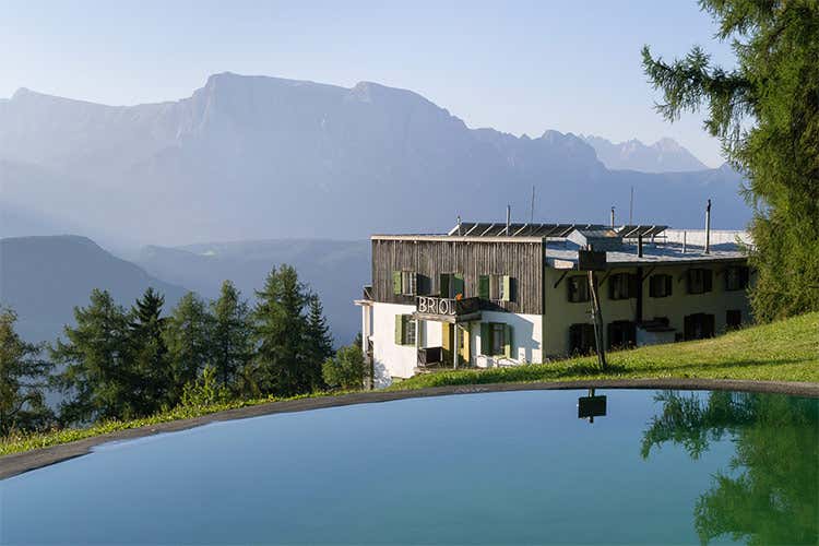 L'Hotel Briol - Alto Adige, riparte il 1° maggio la primavera del borgo di Chiusa L'Hotel Briol - Alto Adige, riparte il 1° maggio la primavera del borgo di Chiusa