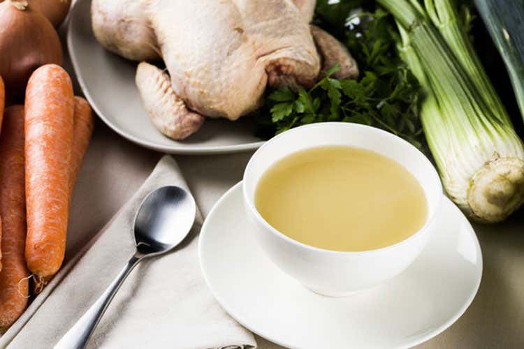(Brodo di pollo, gusto e medicina Effetto benefico sulle vie respiratorie) (Brodo di pollo, gusto e medicina Effetto benefico sulle vie respiratorie)