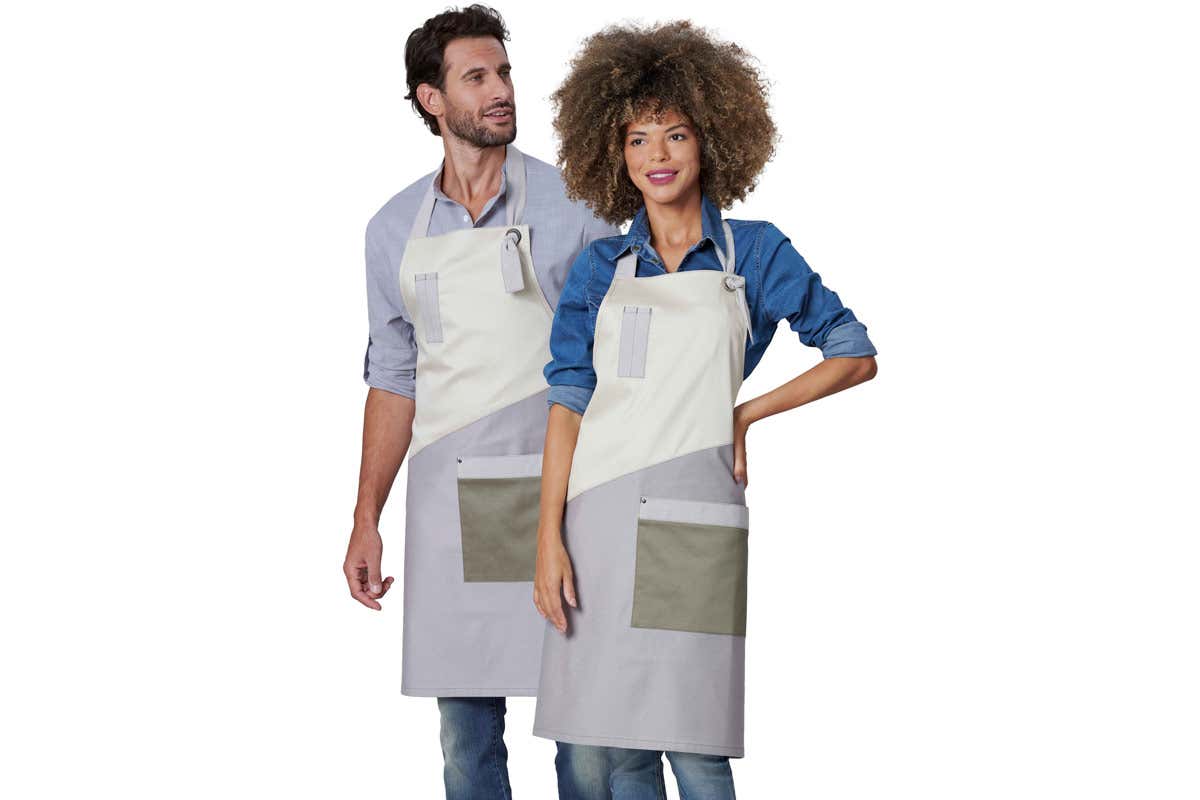  La collezione Rock è una limited edition: in foto il grembiule Bruce Siggi riciclo e riuso per i nuovi grembiuli Rock in limited edition