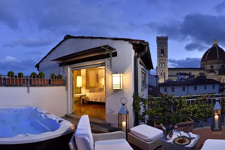 La suite del Brunelleschi con vista sulla Cupola di Firenze - Da Capri alla Toscana fino a Torino Alberghi pronti ad un'estate di relax