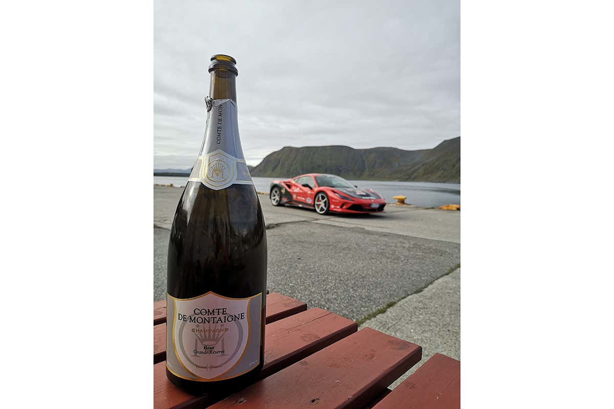 Brut Grande R&eacute;serve di Comte De Montaigne, Main Sponsor della gara Una Ferrari vince su Google: pilota Fabio Barone nel Guinness dei Primati