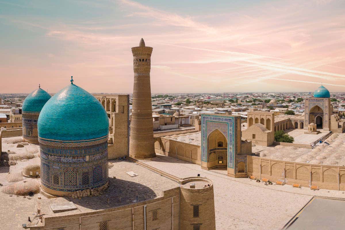 Uzbekistan: colori, mercati e incroci di culture diverse tra spezie, frutta e vino Uzbekistan: colori, mercati e incroci di culture diverse tra spezie, frutta e vino