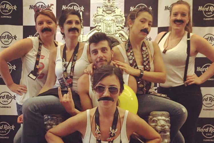 Buon compleanno Freddie Mercury Festeggiamenti all'Hard Rock Cafè Firenze Buon compleanno Freddie Mercury Festeggiamenti all'Hard Rock Cafè Firenze