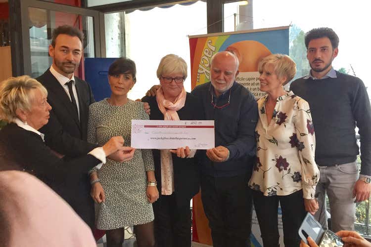 (Buona tavola e solidarietà Ristoranti regionali protagonista) (Buona tavola e solidarietà Ristoranti regionali protagonista)