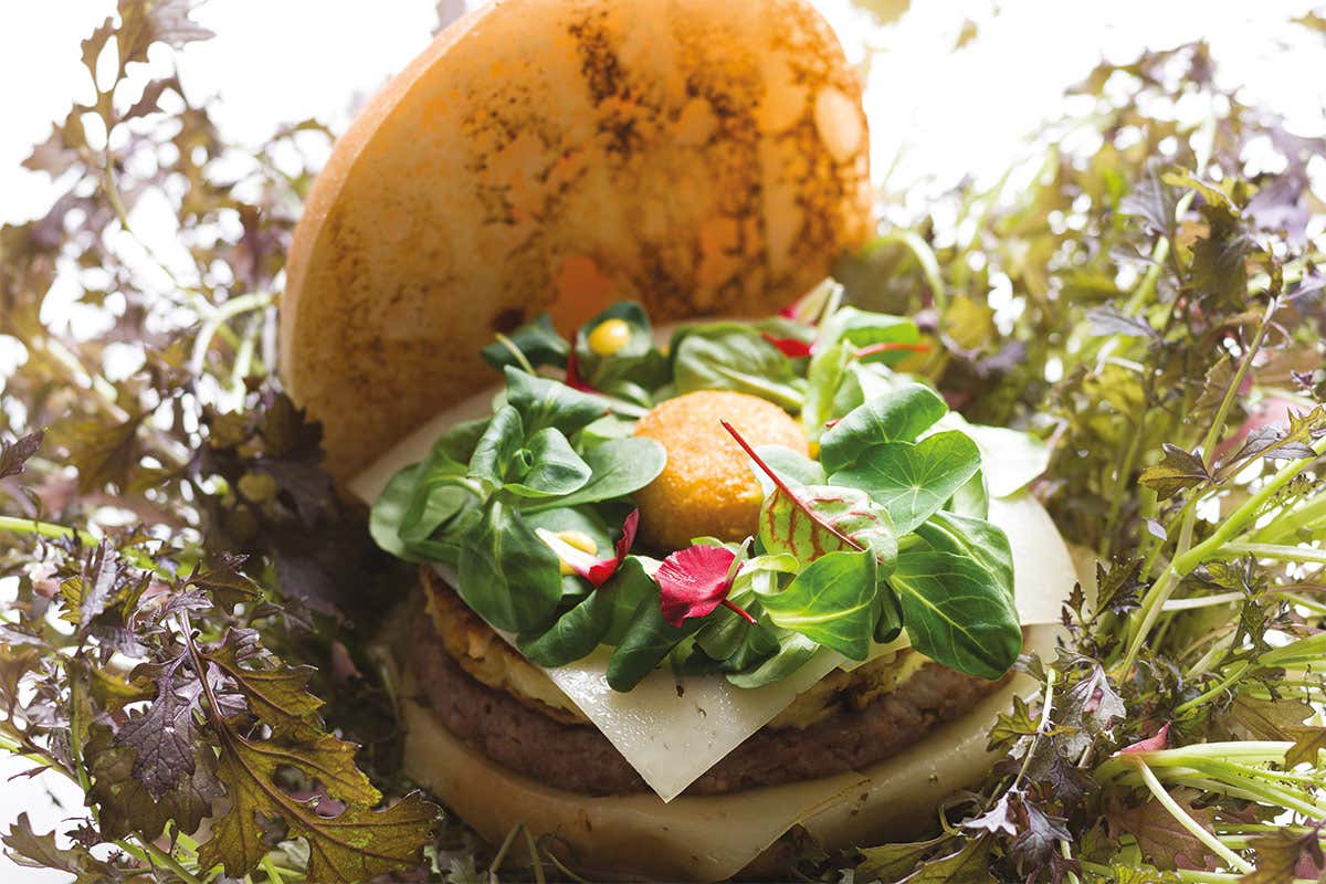 Burger di Mora romagnola, rosti e tuorlo croccante