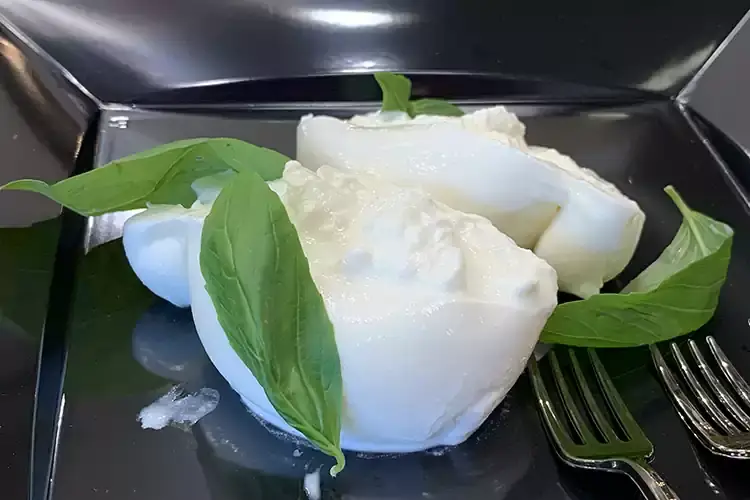 Niente mozzarella, è la burrata il prodotto caseario italiano più amato all'estero