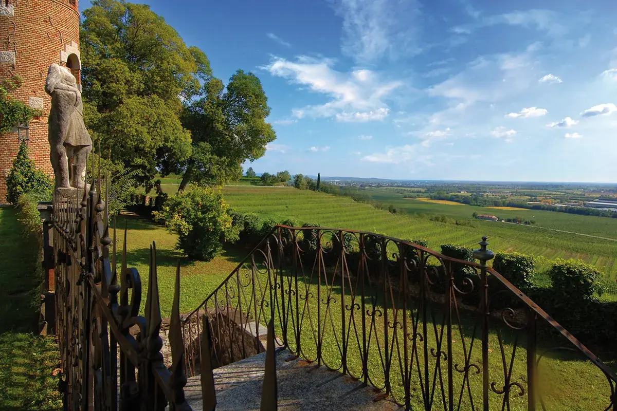 Castello di Buttrio Il meglio dell'Italia vinicola in bici. Dove dormire? Nei Luxury Bike Hotels