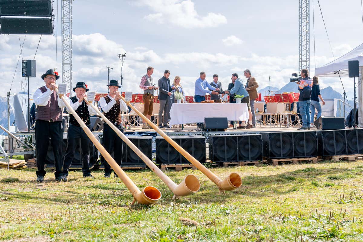 Dove nasce lo Speck Alto Adige Igp: il festival che unisce produttori e turisti Dove nasce lo Speck Alto Adige Igp: il festival che unisce produttori e turisti