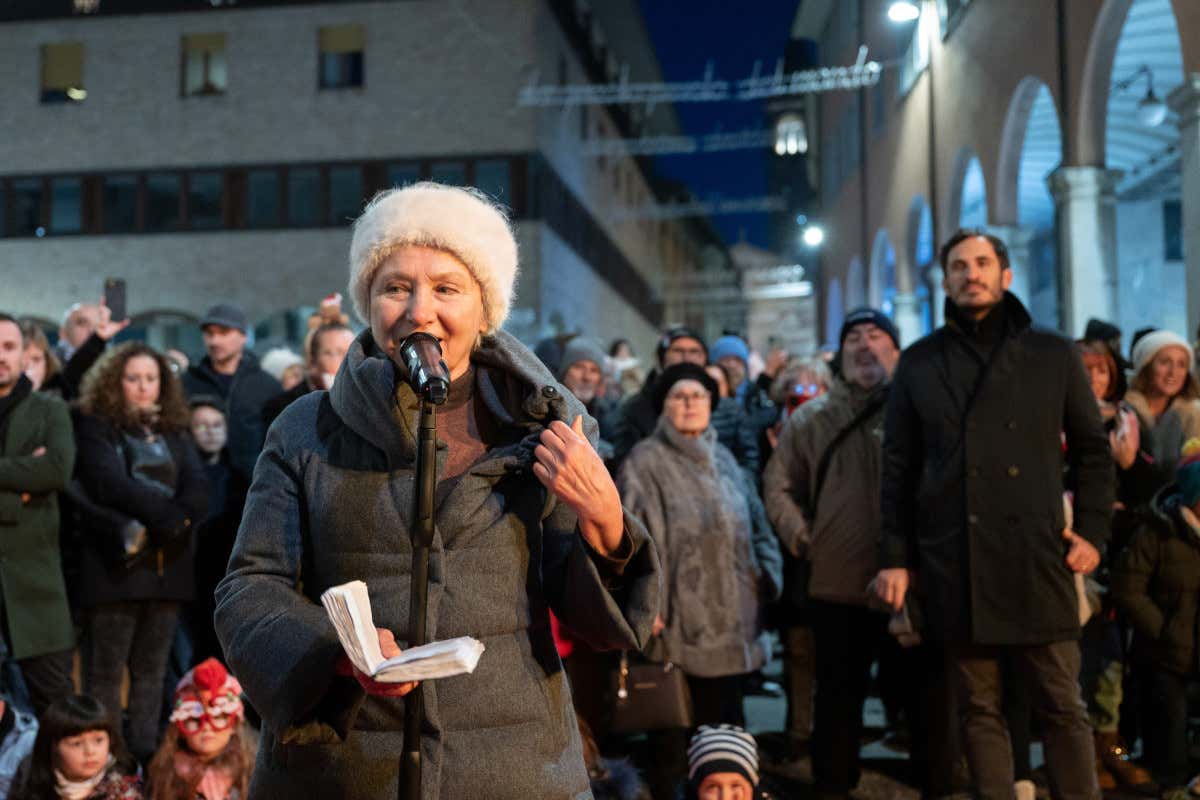 Nel centro di Cesena le luci di Natale diventano... una poesia Nel centro di Cesena le luci di Natale diventano... una poesia