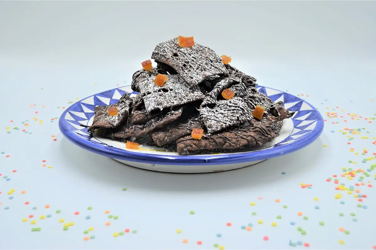 Chiacchiere al cacao, arancia e anice stellato San Valentino e Carnevale insieme con i dolci di Sal De Riso