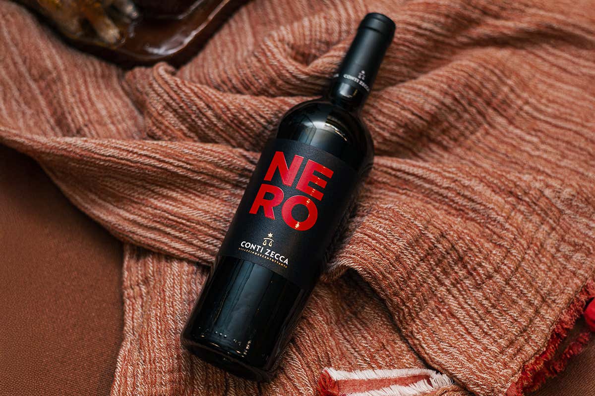 L’anima calda del Salento nei calici di Natale: l’eleganza firmata Conti Zecca