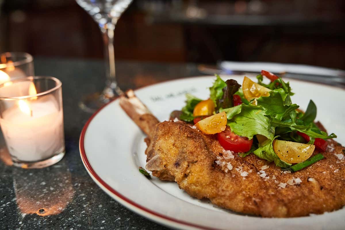 La cotoletta alla milanese A cena Dal Milanese… tra chicche anni 80 e piatti cult