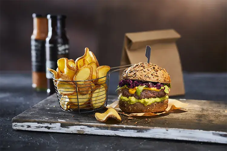 Crunchy Petals con burger gourmet Crunchy Petals di McCain Irresistibile novit&agrave; 2021