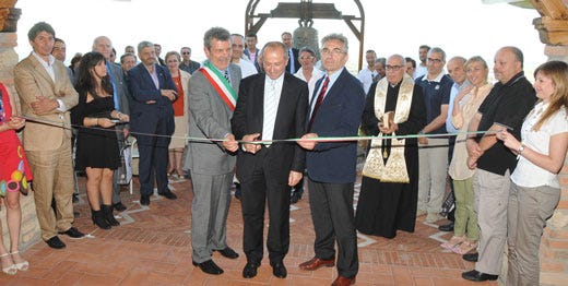 Da sinistra: il sindaco di Bertinoro, Nevio Zaccarelli, il Presidente del Consorzio Vini di Romagna, Giordano Zinzani, l'Assessore regionale all'agricoltura, Tiberio Rabboni