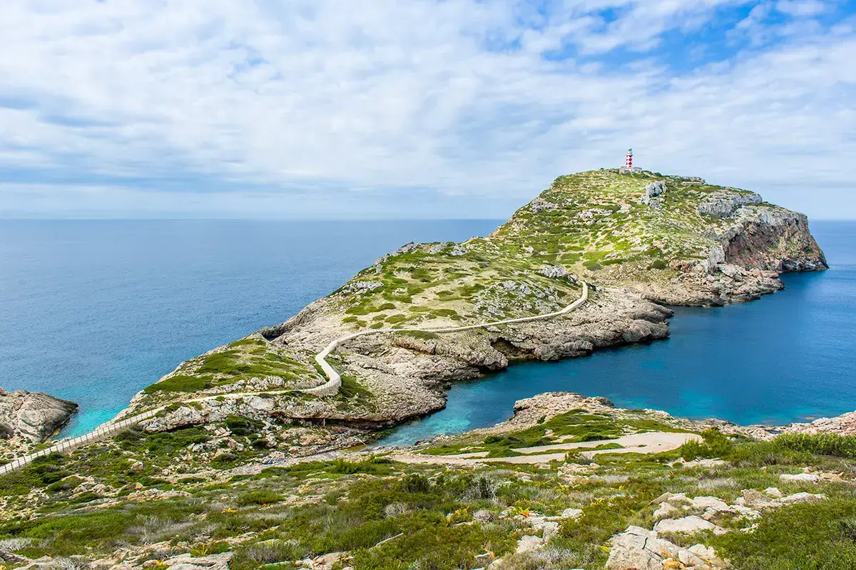 L&rsquo;isola ospita il pi&ugrave; grande parco nazionale marino del Mediterraneo occidentale&nbsp; Cabrera, la grande sconosciuta delle Isole Baleari