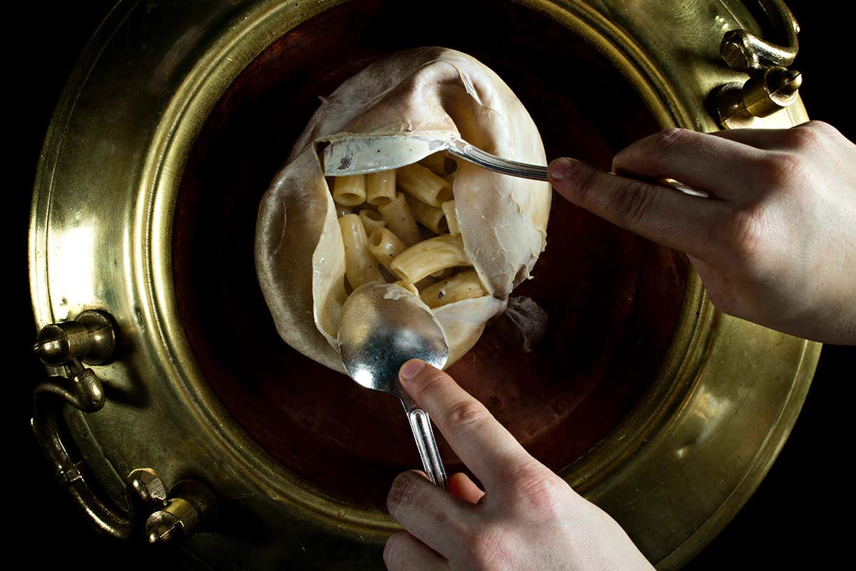 Rigatoni Cacio e Pepe in Vescica. Foto: Lido Vannucchi Lido 84, quando il lago di Garda entra in cucina