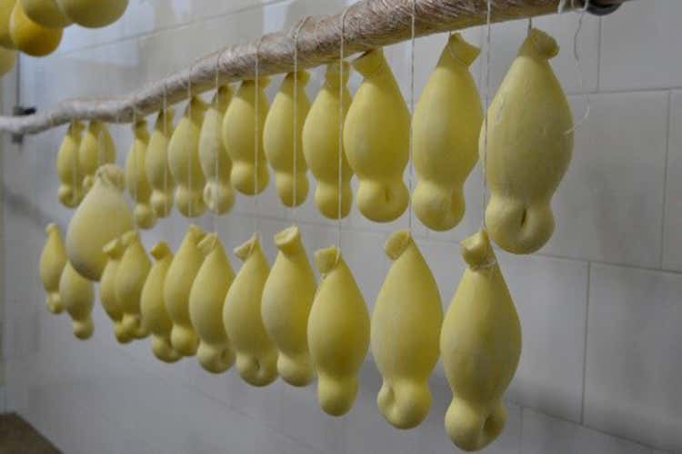 Caciocavallo a doppia testa - Caciocavallo di Cimin&agrave; Formaggio dai mitologici sapori