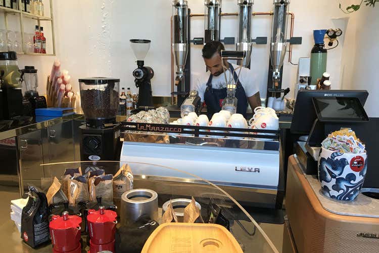 (Caffè Pascucci, a Milano il secondo bar In piazza Duca d'Aosta il caffè in moka) (Caffè Pascucci, a Milano il secondo bar In piazza Duca d'Aosta il caffè in moka)