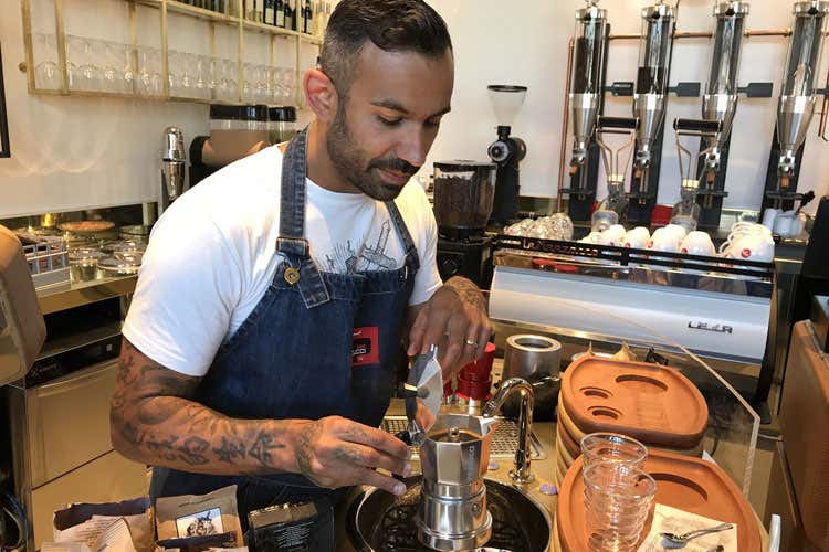 (Caffè Pascucci, a Milano il secondo bar In piazza Duca d'Aosta il caffè in moka) (Caffè Pascucci, a Milano il secondo bar In piazza Duca d'Aosta il caffè in moka)