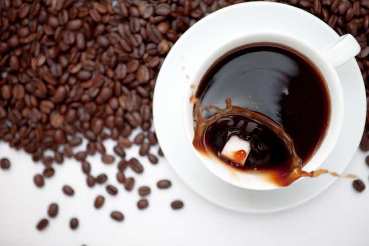 (Caffè e zucchero, crollano le quotazioni Ma niente sconti alla tazzina di espresso) (Caffè e zucchero, crollano le quotazioni Ma niente sconti alla tazzina di espresso)