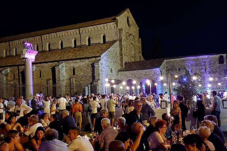 Un'immagine d'archivio della manifestazione nella citt&agrave; friulana - Calici di Stelle Aquileia: dal 7 al 9 agosto vince la voglia di brindare