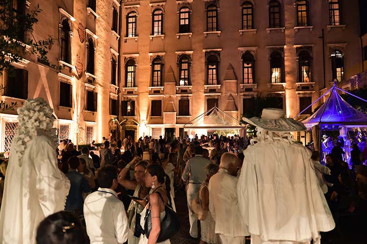 Calici di stelle, l'anteprima a Venezia 100 le etichette in degustazione Calici di stelle, l'anteprima a Venezia 100 le etichette in degustazione