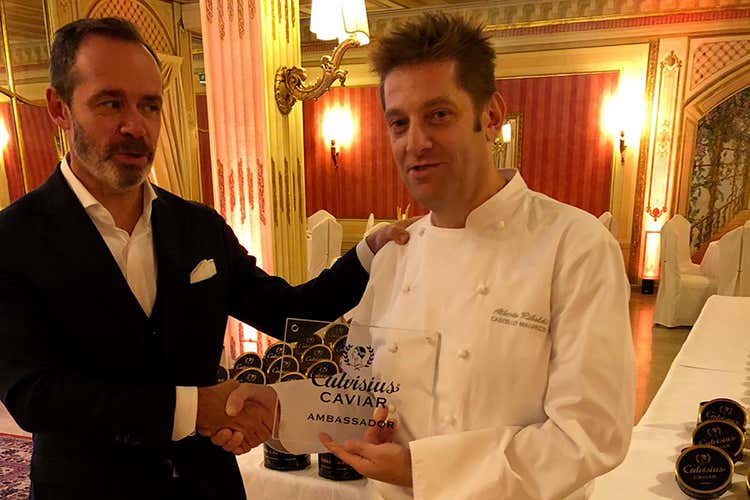 Stefano Bottoli e Alberto Riboldi (Calvisius ha un nuovo ambassador È il cuoco Alberto Riboldi) Stefano Bottoli e Alberto Riboldi (Calvisius ha un nuovo ambassador È il cuoco Alberto Riboldi)