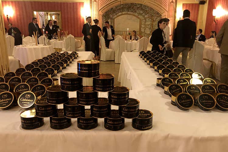 Calvisius Caviar protagonista in tavola a Castello Malvezzi (Calvisius ha un nuovo ambassador È il cuoco Alberto Riboldi) Calvisius Caviar protagonista in tavola a Castello Malvezzi (Calvisius ha un nuovo ambassador È il cuoco Alberto Riboldi)