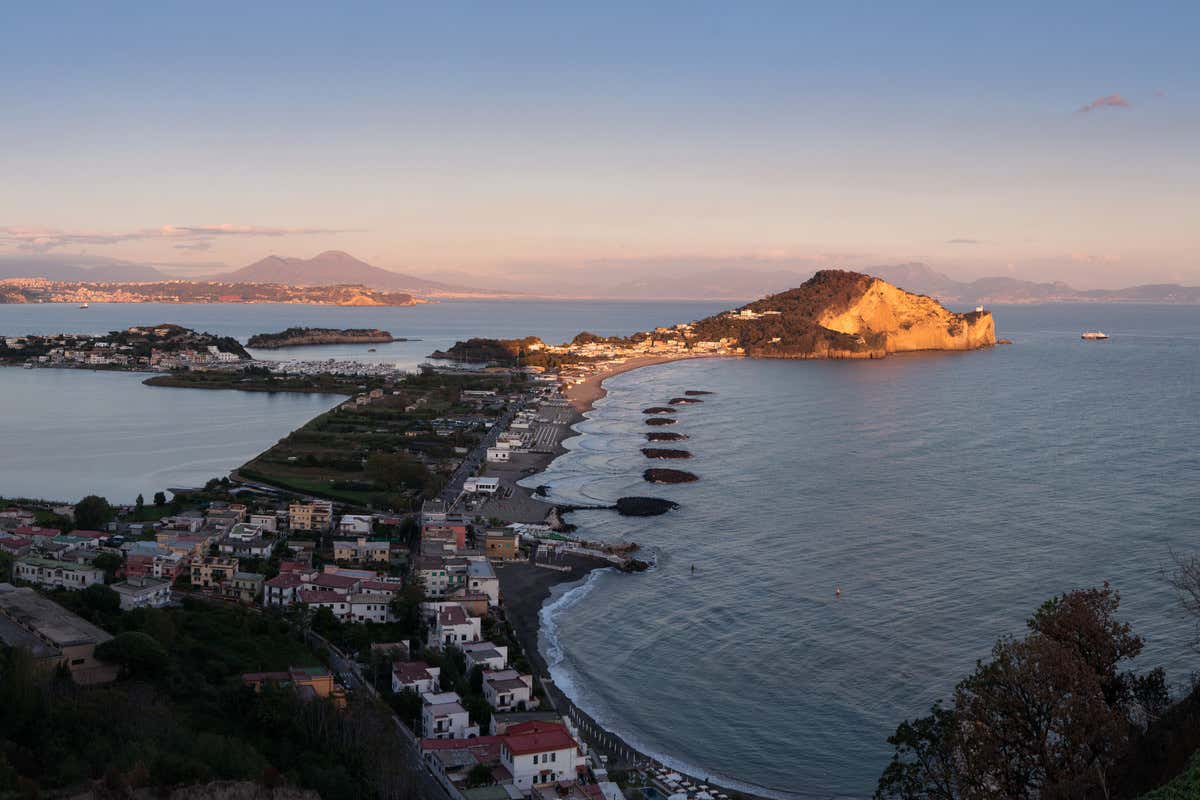 Malazè, il festival-laboratorio nei Campi Flegrei  Alla scoperta dei dei Campi Flegrei con l'evento “archeoenogastronomico” Malazè