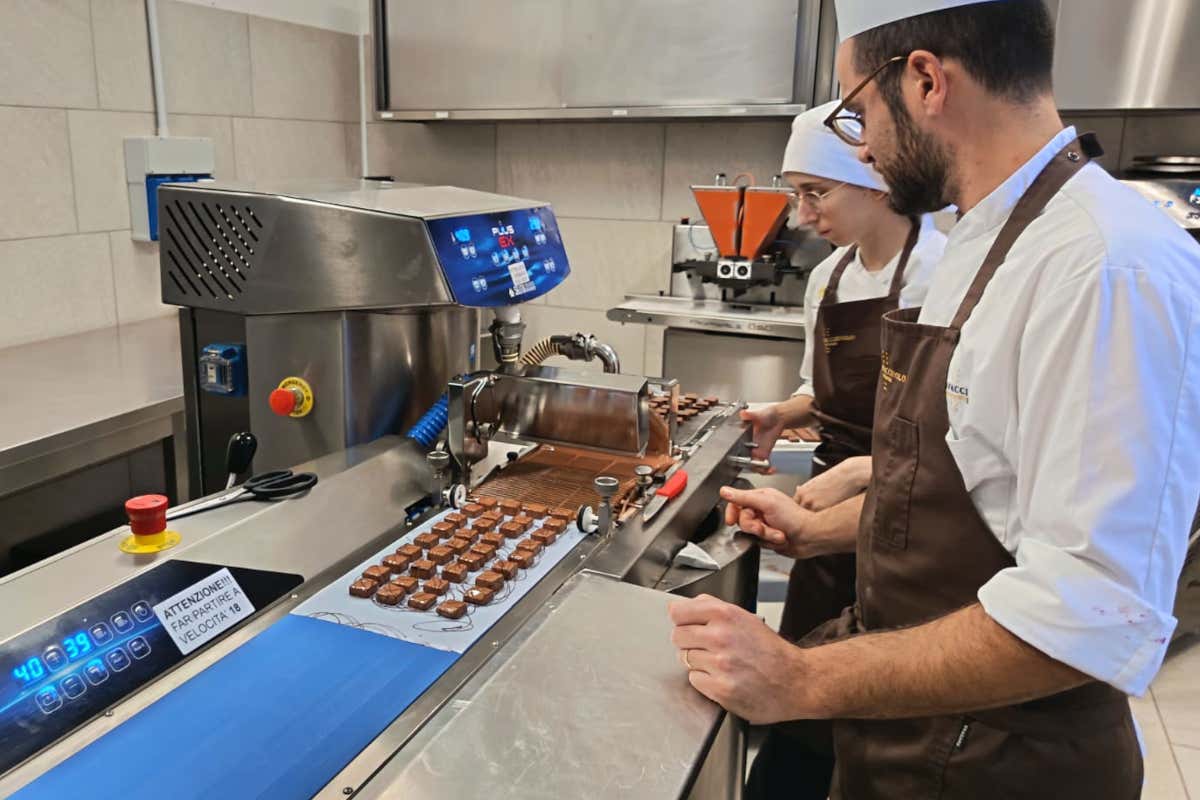 Non chiamatela pasticceria: il laboratorio di Cannavacciuolo è una macchina da guerra (dolce)