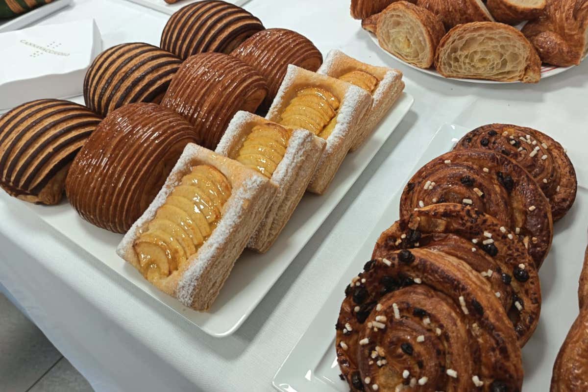 Non chiamatela pasticceria: il laboratorio di Cannavacciuolo è una macchina da guerra (dolce)