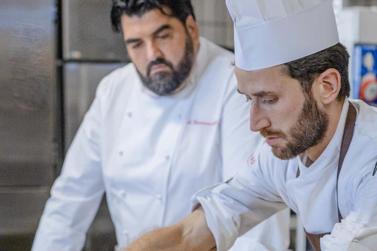 Non chiamatela pasticceria: il laboratorio di Cannavacciuolo è una macchina da guerra (dolce)