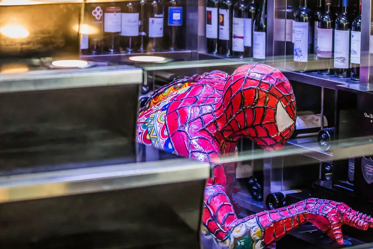 La cantina con più di 600 etichette Ristorante o locale? Tutte e due! Ecco il segreto dell’Hi-Res