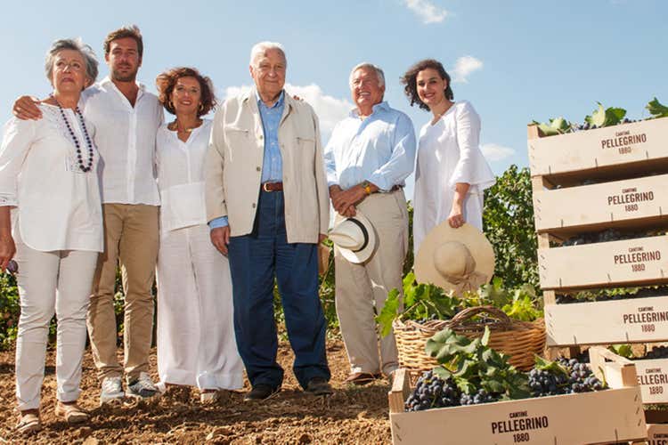La famiglia: Caterina Tumbarello Renda, Sebastiano Renda, Paola Alagna, Pietro Alagna, Benedetto Renda, Maria Chiara Bellina - Cantine Pellegrino, da 140 anni l&rsquo;eccellenza del vino siciliano