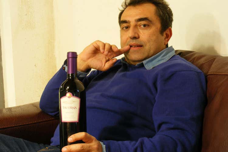 Pasquale Lunati (Cantine Taverna, espressioni di Basilicata Maddalena e San Basile, etichette simbolo) Pasquale Lunati (Cantine Taverna, espressioni di Basilicata Maddalena e San Basile, etichette simbolo)