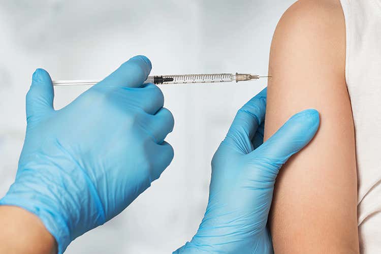 La Regione potrà dunque disporre di 2,8 milioni di dosi in totale - Caos vaccini in Lombardia 500mila dosi a prezzi doppi La Regione potrà dunque disporre di 2,8 milioni di dosi in totale - Caos vaccini in Lombardia 500mila dosi a prezzi doppi