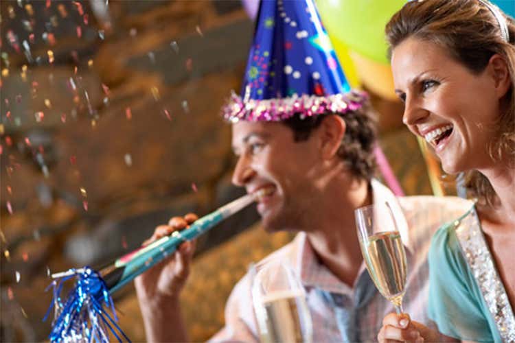 Capodanno a casa 3 italiani su 4 Spesa media di 80 euro a famiglia Capodanno a casa 3 italiani su 4 Spesa media di 80 euro a famiglia