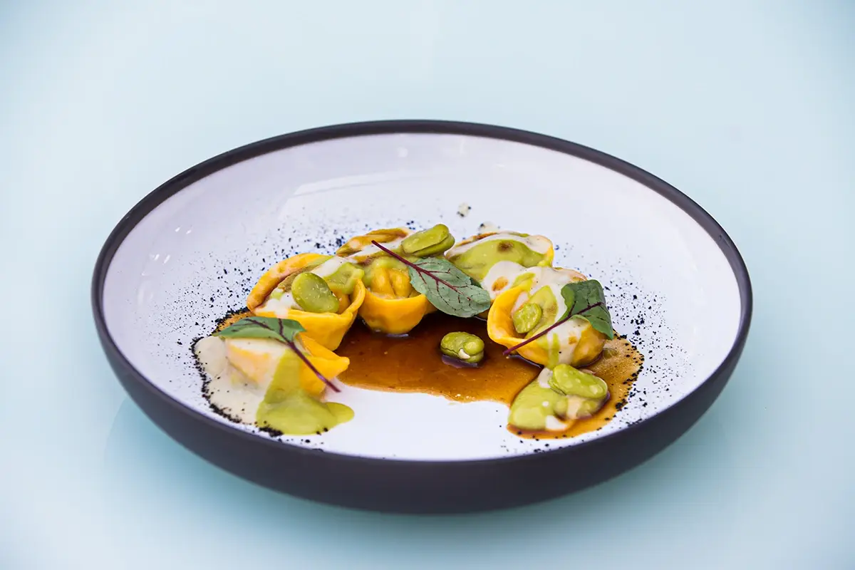 Cappellacci di agnello, fave e pecorino Ristorante o locale? Tutte e due! Ecco il segreto dell’Hi-Res