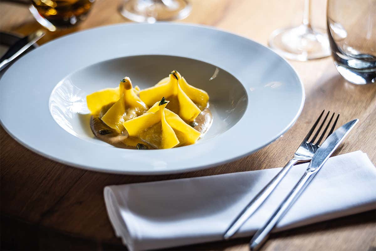 Cappelli del prete ripieni con stinco di vitello in salsa tonnata Cappelli del prete ripieni con stinco di vitello in salsa tonnata Cappelli del prete ripieni con stinco di vitello in salsa tonnata Cappelli del prete ripieni con stinco di vitello in salsa tonnata