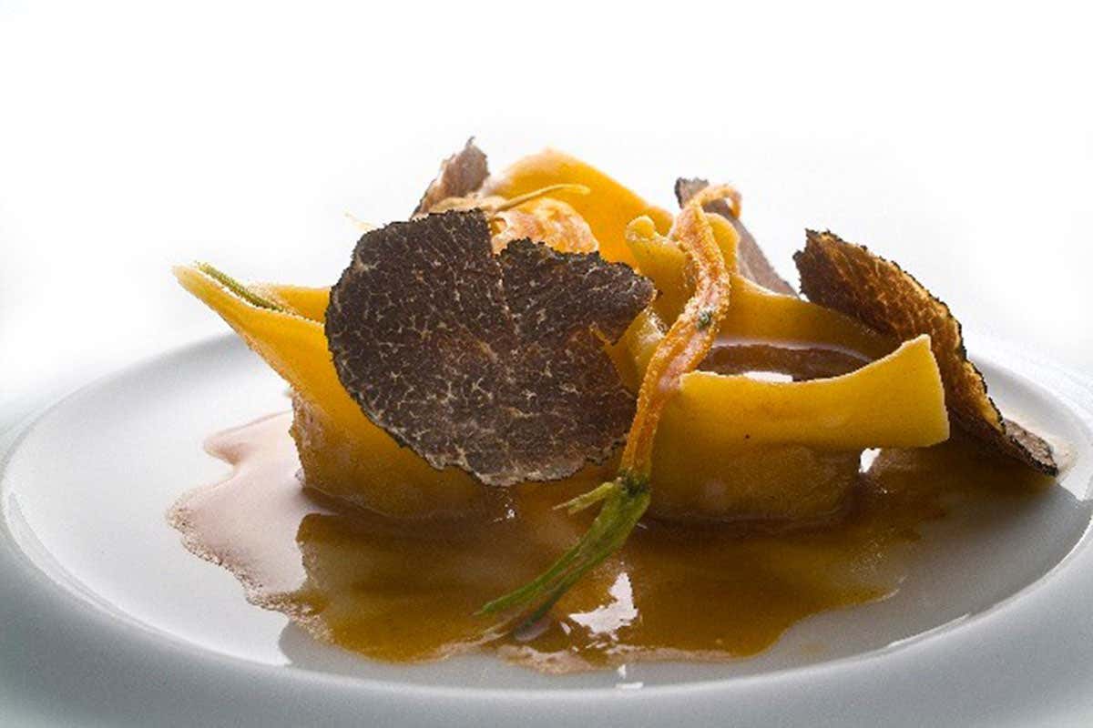 Cappelli di pasta ripieni di genovese di maiale con salsa di parmigiano e tartufo nero Affare secolare di famiglia: lunga vita al Don Alfonso 1890