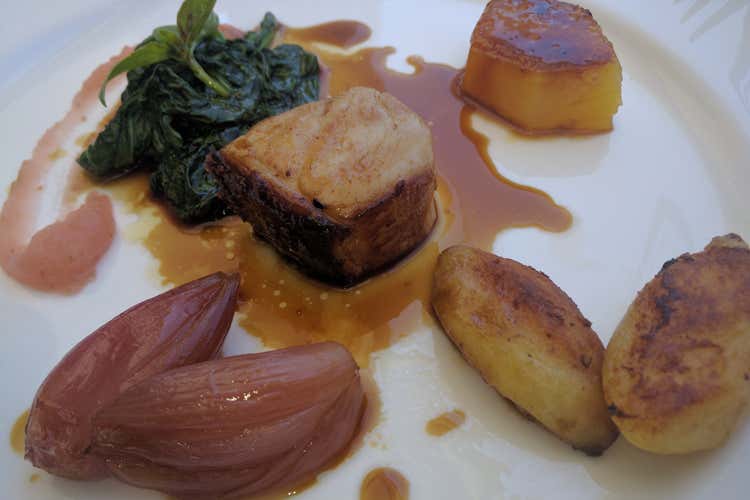 Maiale nero casertano con mela annurca ed ananas