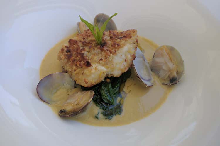 Rombo contornato da vongole veraci