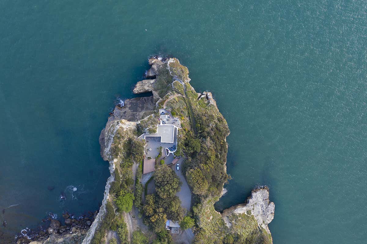 La spettacolare posizione di Caracòl. Foto: Luca Bylon Un tavolo sul mare: benvenuti al Caracòl Gourmet di Bacoli