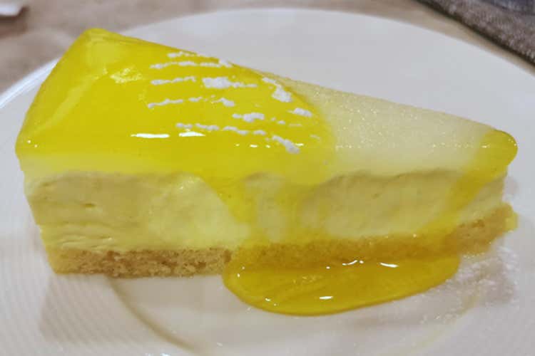 Torta al limone - Coral Reef a Terrasini Piatti ricchi, carichi di gusto